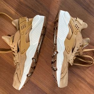 Nike Air Huarache Tan Suede Men’s 9.5
